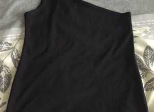 (648) Select black top, size medium