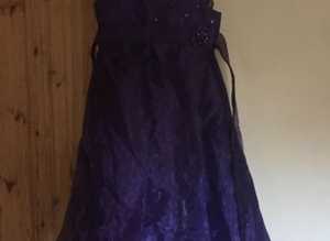 (651) Girls purple party dress, age 7 to 8