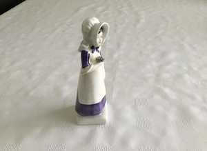 ROYAL DOULTON  ANNA  FIGURINE  HN 2802