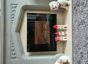 Solid plaster fire surround and electric fire