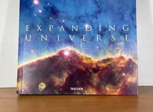 Expanding Universe. The Hubble Space Telescope Photobook