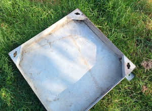 Recessed manhole cover