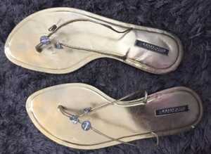 (149) Gold mules, size 40 (fits a size 8)
