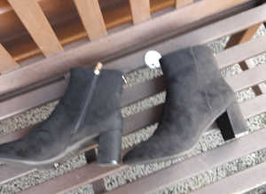 Woman's boots. New. Size uk 9. £10 00