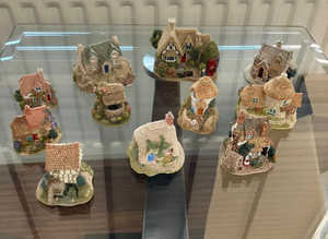 Collection of Lilliput Lanes selling as a lot together for £25