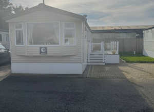 SEASON SALE ALL STOCK MUST GO FINAL REDUCTION REDUCED SWIFT LOIRE - 2017 - 2 BED