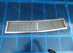 Heating air intake grill for Maserati Mistral