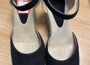 (851) Jones black wedge espadrilles, size 8/41, new!