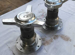 Front wheel hubs for Ferrari 250