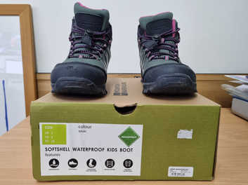 kids walking boots size 2