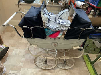 Silver cross twin sales dolls pram coachbuilt