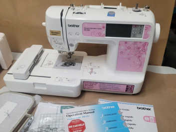 Brother SE625 Computerized Sewing and Embroidery Machine LOW COUNT W/ EXTRAS
