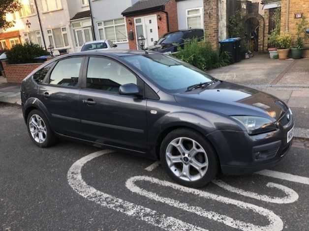 Cheap Ford Focus, 2005 (05) Grey Hatchback, Manual Petrol, new MOT June 26. 118k. for sale in Enfield, Greater London