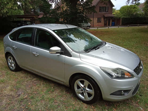Cheap Ford Focus, 2009 (59) Silver Hatchback, Manual Petrol, 101,778 miles for sale in Farnborough, Hampshire