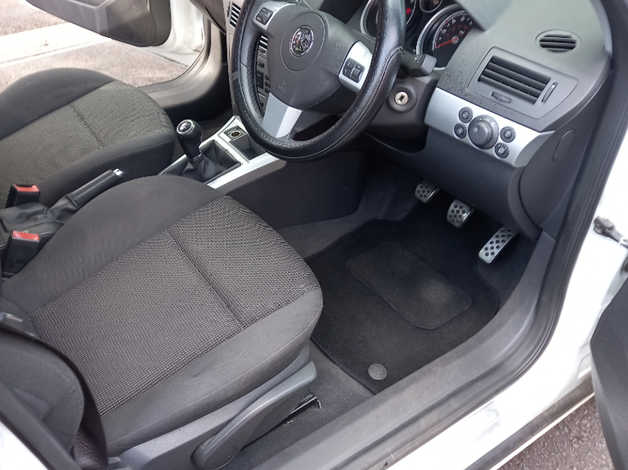 Vauxhall Astra, 2008 (58) White Hatchback, Manual Petrol, 80,798 miles - Image 5