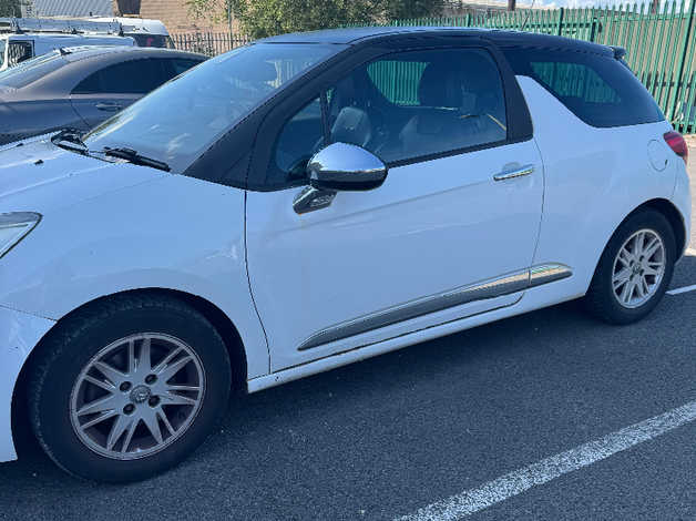 Citroen Ds3, 2012 (12) White Hatchback, Manual Diesel, 181,123 miles - Image 2