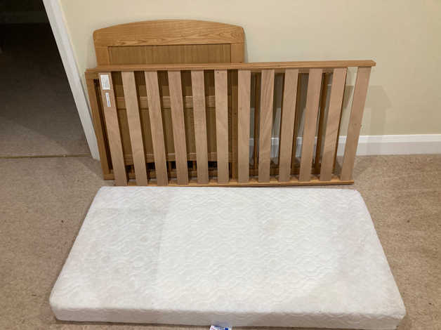 Kids cot with mattress in excellent condition and baby car seat in Brampton