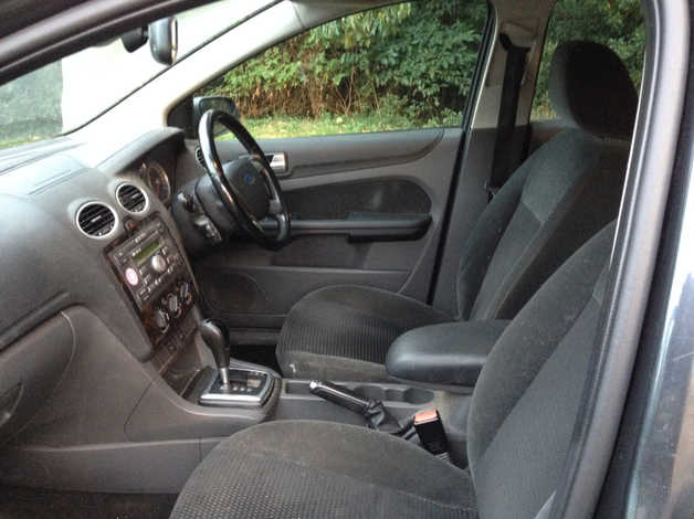 FORD FOCUS 1.6 GHIA AUTOMATIC ESTATE YEARS MOT DRIVES VERY WELL ALLOY WHEELS AIR CON CD CHEAP CAR - Image 8