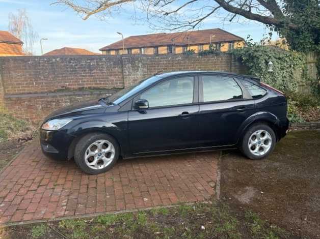 EYE CATCHING FORD FOCUS SPORT 1.6, PETROL. GOOD INSIDE AND GOOD OUTSIDE - Image 6