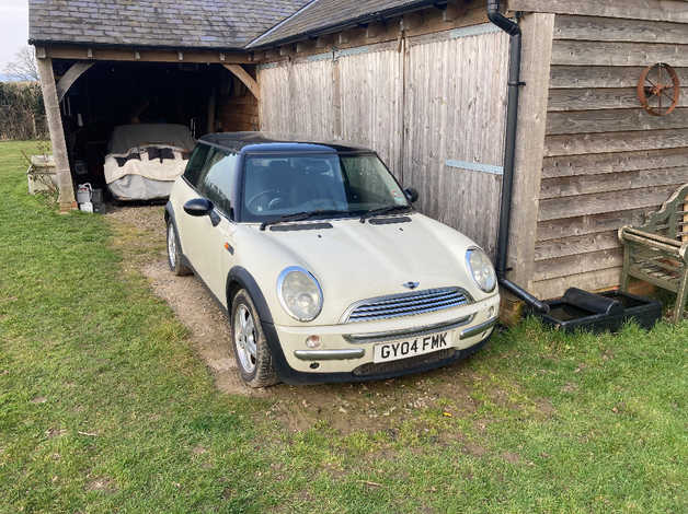 Mini MINI, 2004 (04) White Hatchback, Manual Petrol, 129,042 miles - Image 3