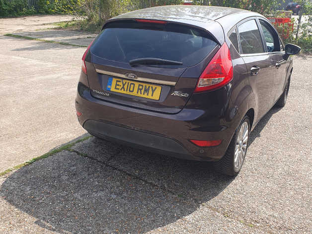 Ford Fiesta, 2010 (10) Red Hatchback, Manual Petrol, 111,511 miles - Image 3