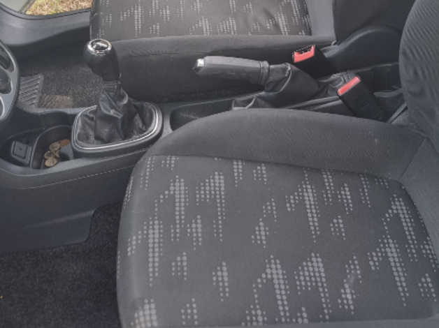 Vauxhall Corsa, 2013 (63) White Hatchback, Manual Diesel, 110,304 miles - Image 6