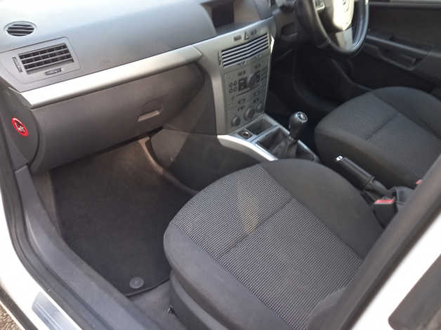 Vauxhall Astra, 2008 (58) White Hatchback, Manual Petrol, 80,798 miles - Image 6