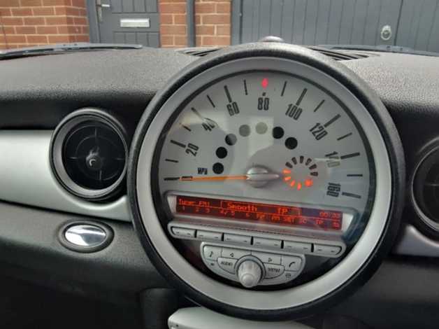 Mini MINI, 2010 (10) White Hatchback, Manual Petrol, 105,264 miles - Image 3