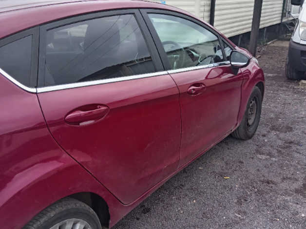 Ford FIESTA ZETEC TDCI, 2010 (10) Red Hatchback, Manual Diesel, 118,000 miles - Image 3