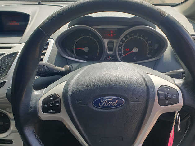 Ford Fiesta, 2010 (10) Red Hatchback, Manual Petrol, 111,511 miles - Image 8
