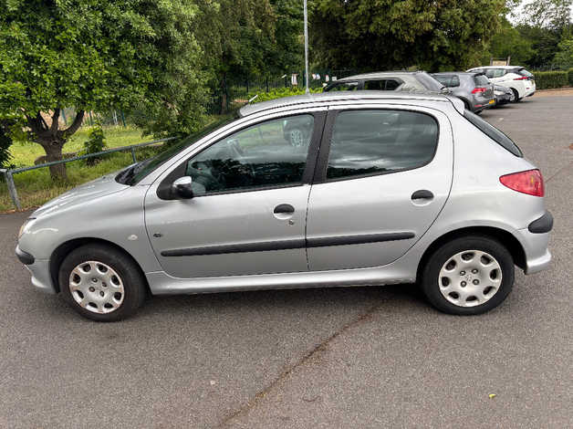 Peugeot 206, 2004 (04) Silver Hatchback, Manual Petrol, 69,966 miles - Image 3