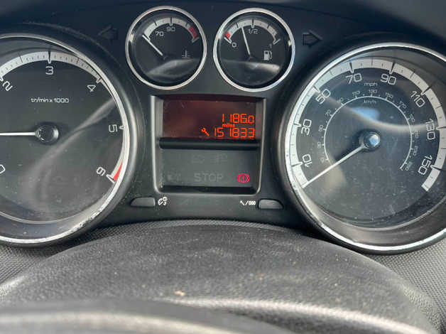 Peugeot 308, 2010 (59) Black Hatchback, Manual Diesel, 151,000 miles - Image 6