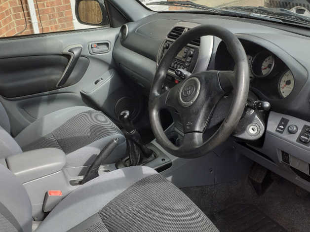 Toyota Rav4, 2003 (03) Silver Estate, Manual Petrol, 168,119 miles - Image 4