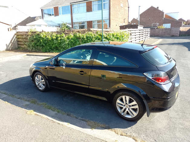 Vauxhall Astra, 2009 (59) Black Hatchback, Manual Petrol, 88,259 miles - Image 3