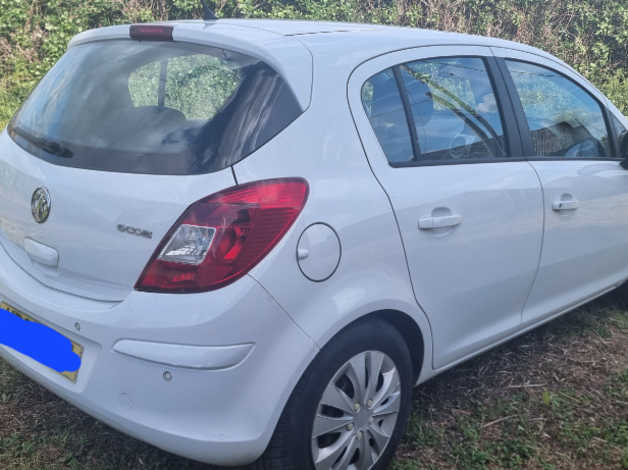 Vauxhall Corsa, 2013 (63) White Hatchback, Manual Diesel, 110,304 miles - Image 3