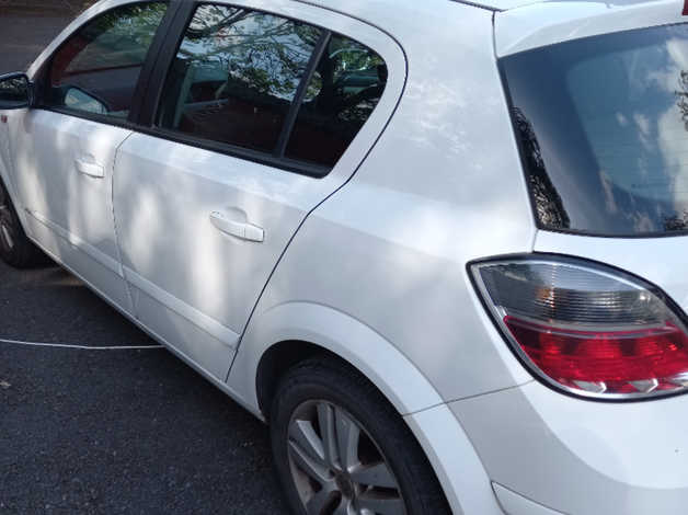 Vauxhall Astra, 2008 (58) White Hatchback, Manual Petrol, 80,798 miles - Image 3