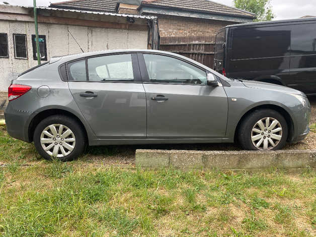 Chevrolet Cruze, 2012 (12) Grey Hatchback, Manual Petrol, 61,221 miles - Image 3