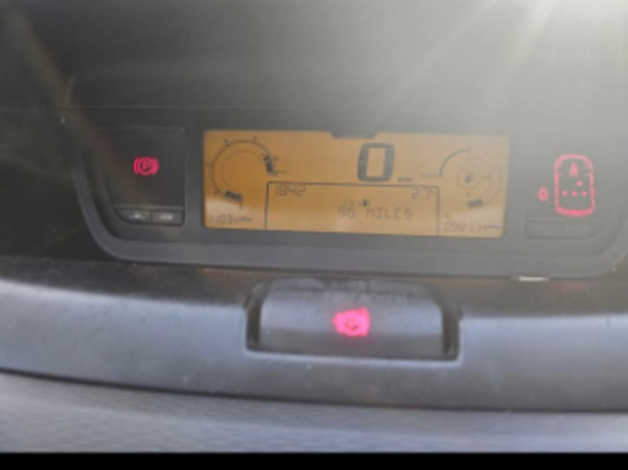 Citroen C4, 2010 (59) Silver MPV, Manual Diesel, 96,000 miles - Image 4