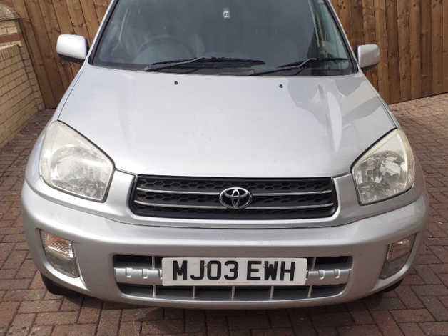 Toyota Rav4, 2003 (03) Silver Estate, Manual Petrol, 168,119 miles - Image 2