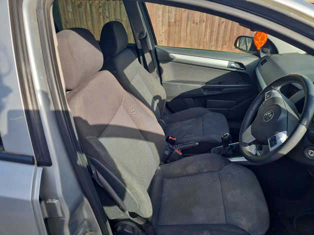 Vauxhall Astra, 2009 (09) Silver Hatchback, Manual Petrol, 73,300 miles - Image 10