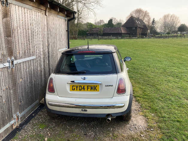 Mini MINI, 2004 (04) White Hatchback, Manual Petrol, 129,042 miles - Image 2