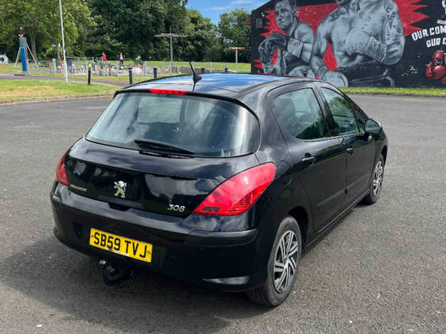 Peugeot 308, 2010 (59) Black Hatchback, Manual Diesel, 151,000 miles - Image 2