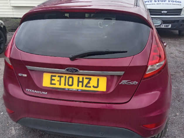 Ford FIESTA ZETEC TDCI, 2010 (10) Red Hatchback, Manual Diesel, 118,000 miles - Image 2