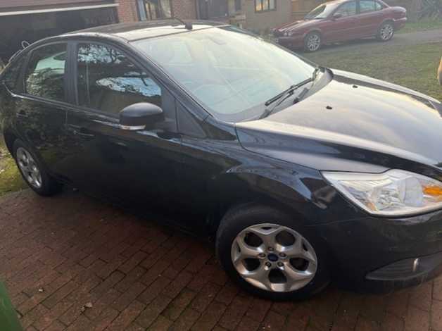 EYE CATCHING FORD FOCUS SPORT 1.6, PETROL. GOOD INSIDE AND GOOD OUTSIDE - Image 3