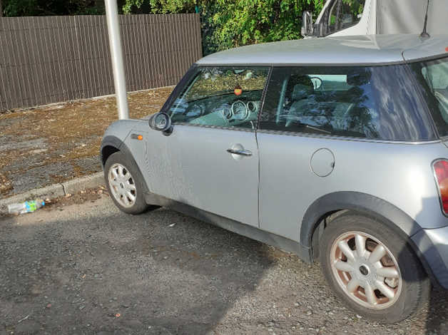 Mini MINI ONE, 2004 (04) Silver Hatchback, Manual Petrol, 115000 miles - Image 2