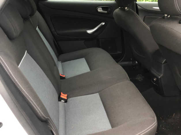 Ford Mondeo, 2010 (60) White Hatchback, Manual Diesel, 148,936 miles - Image 6