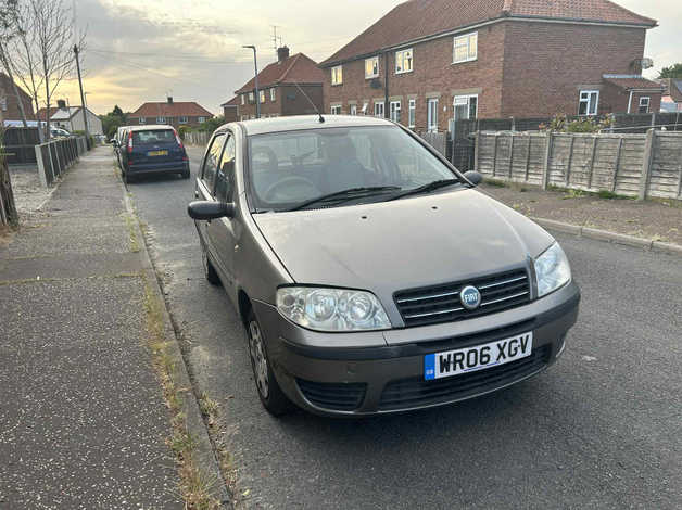 Cheap Fiat Punto, 2006 (06) Grey Hatchback, Manual Petrol, 109,000 miles for sale in North Walsham, Norfolk