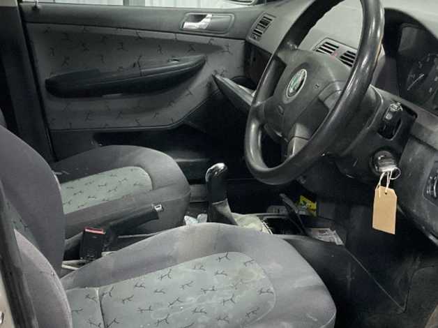 Skoda Fabia(04) Silver Hatchback, ULEZ FREE. PERFECT Petrol, 112,200 miles - Image 4