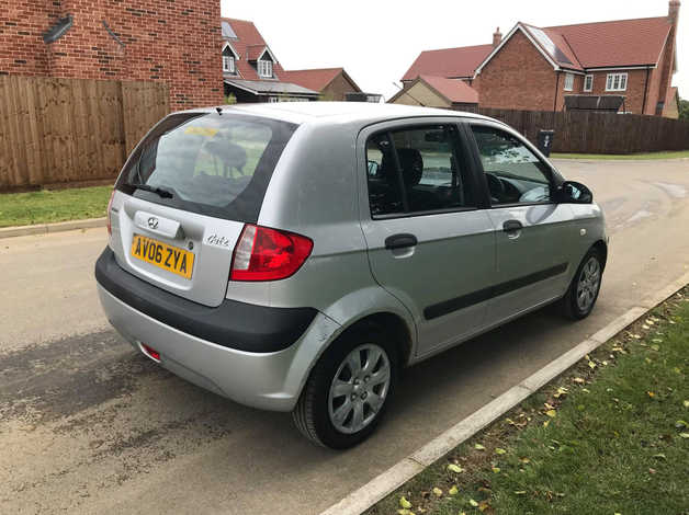 HYUNDAI GETZ 1.1 GSI CHEAP CAR TO TAX AND INSURE 7 MONTHS MOT FULL SERVICE HISTORY NICE CLEAN SMALL CAR - Image 3