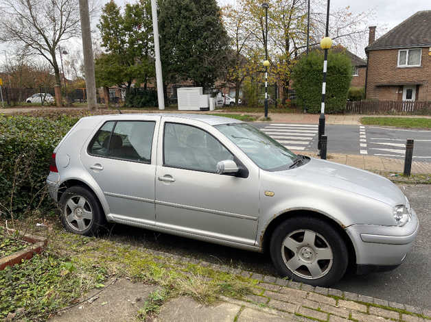 Volkswagen Golf, 1999 (V) Silver Hatchback, Manual Diesel, 205,000 miles - Image 2